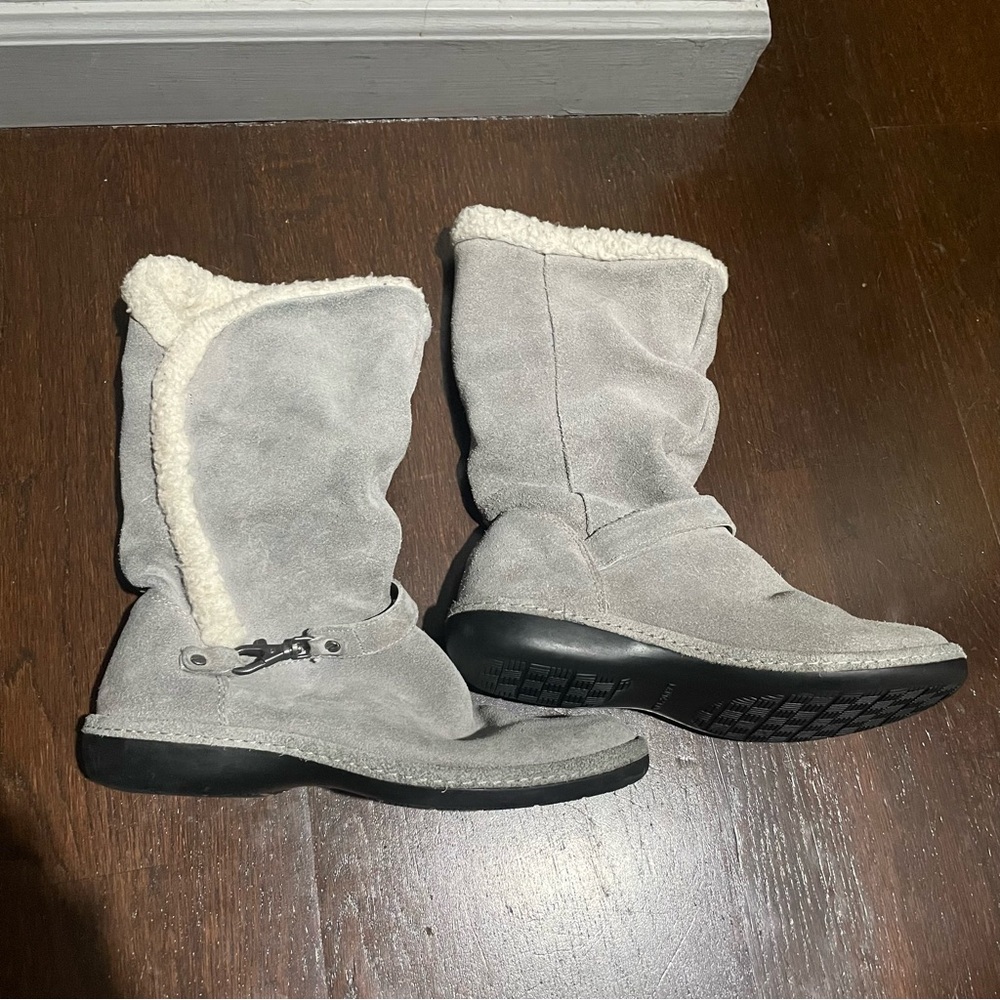 Lands End Women's Size 7.5 Gray Suede Boots